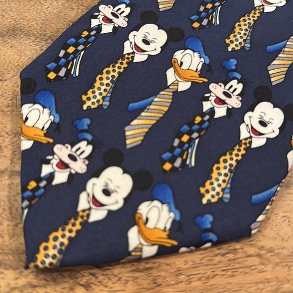 Disney Characters Silk Tie Mickey Donald Goofy Tie Navy - Picture 3 of 7